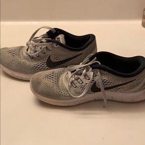 nike Free Run light grey shoes